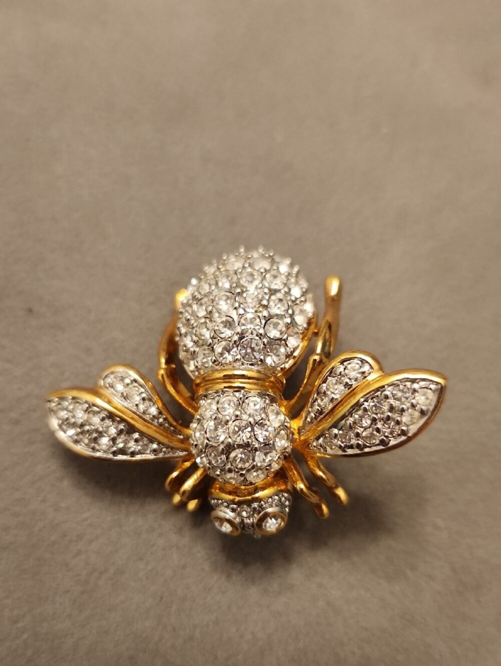 Joan Rivers Gold-Tone Crystal Bee Brooch with Clear Rhinestones - Picture 4 of 6